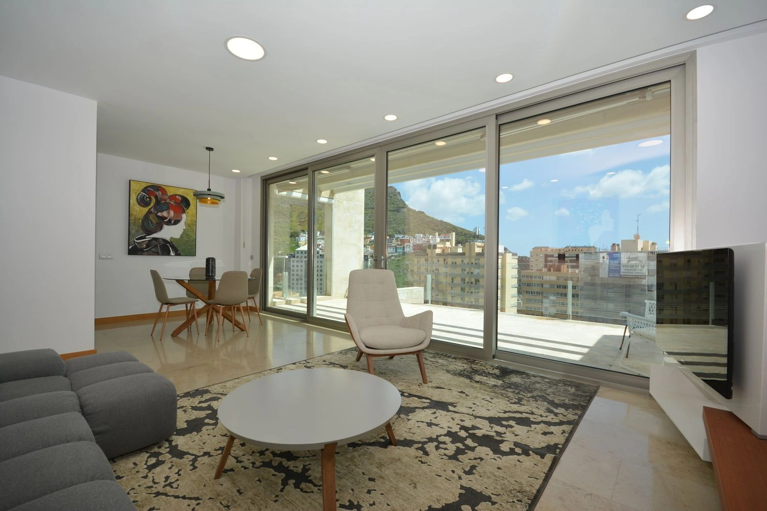 ✨ VIVIENDA DE LUJO CON VARIAS TERRAZAS Y MUCHA PRIVACIDAD EN RESIDENCIAL ANAGA.
