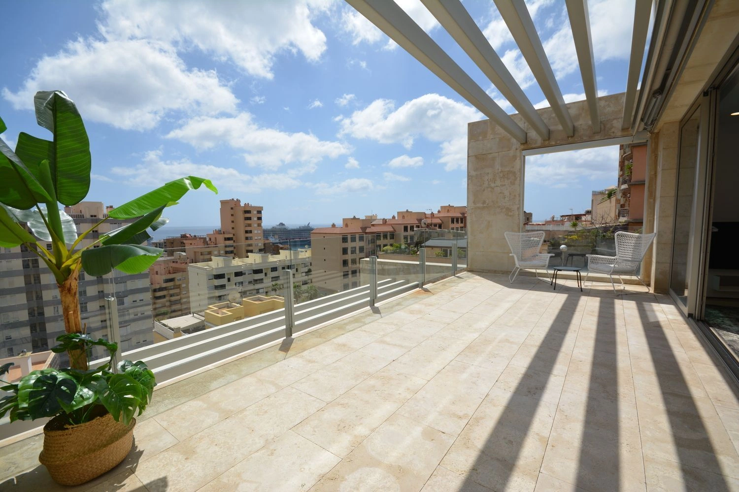 ✨ VIVIENDA DE LUJO CON VARIAS TERRAZAS Y MUCHA PRIVACIDAD EN RESIDENCIAL ANAGA.