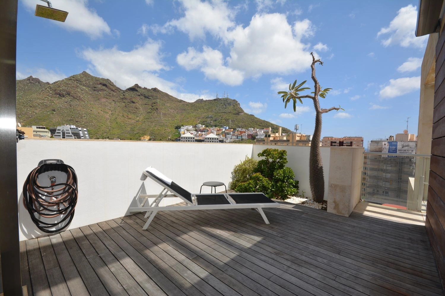 ✨ VIVIENDA DE LUJO CON VARIAS TERRAZAS Y MUCHA PRIVACIDAD EN RESIDENCIAL ANAGA.