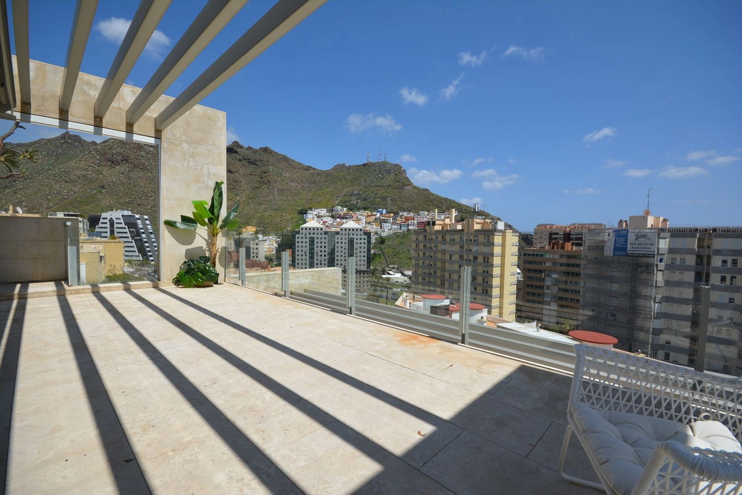 ✨ VIVIENDA DE LUJO CON VARIAS TERRAZAS Y MUCHA PRIVACIDAD EN RESIDENCIAL ANAGA.