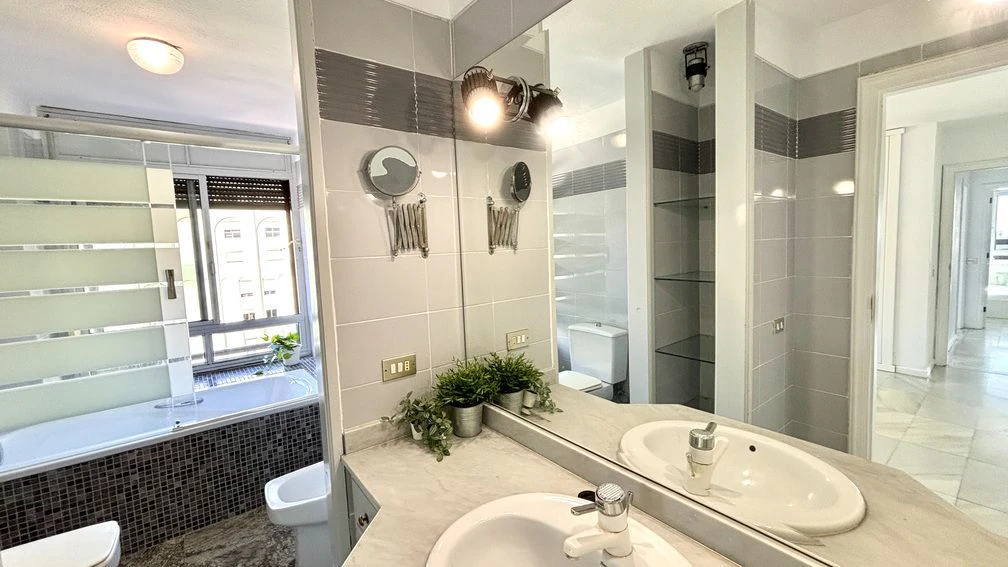 Exclusivo piso con terraza, vistas y garaje en zona residencial Anaga