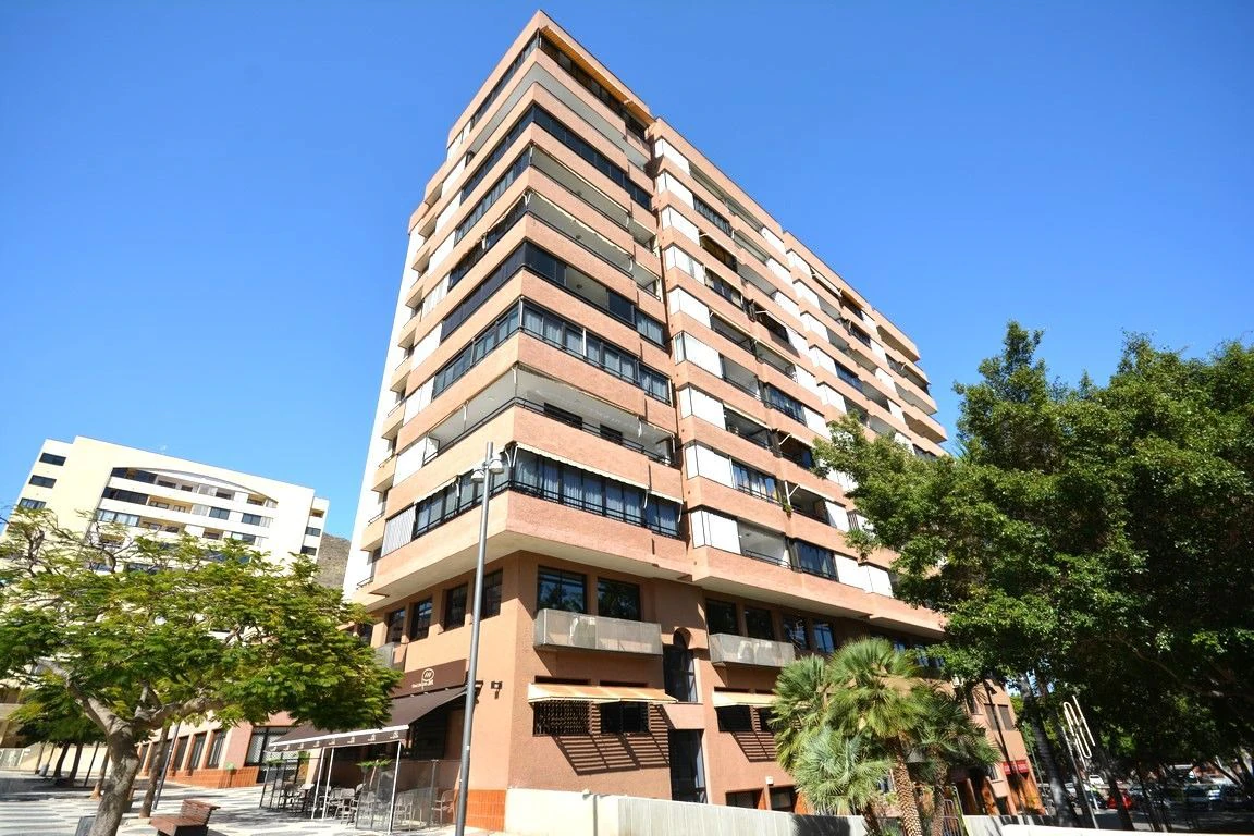 Exclusivo piso con terraza, vistas y garaje en zona residencial Anaga