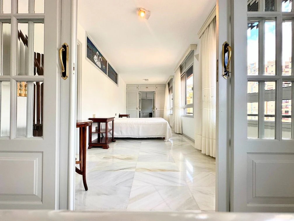 PISO CON VISTAS EN RESIDENCIAL ANAGA