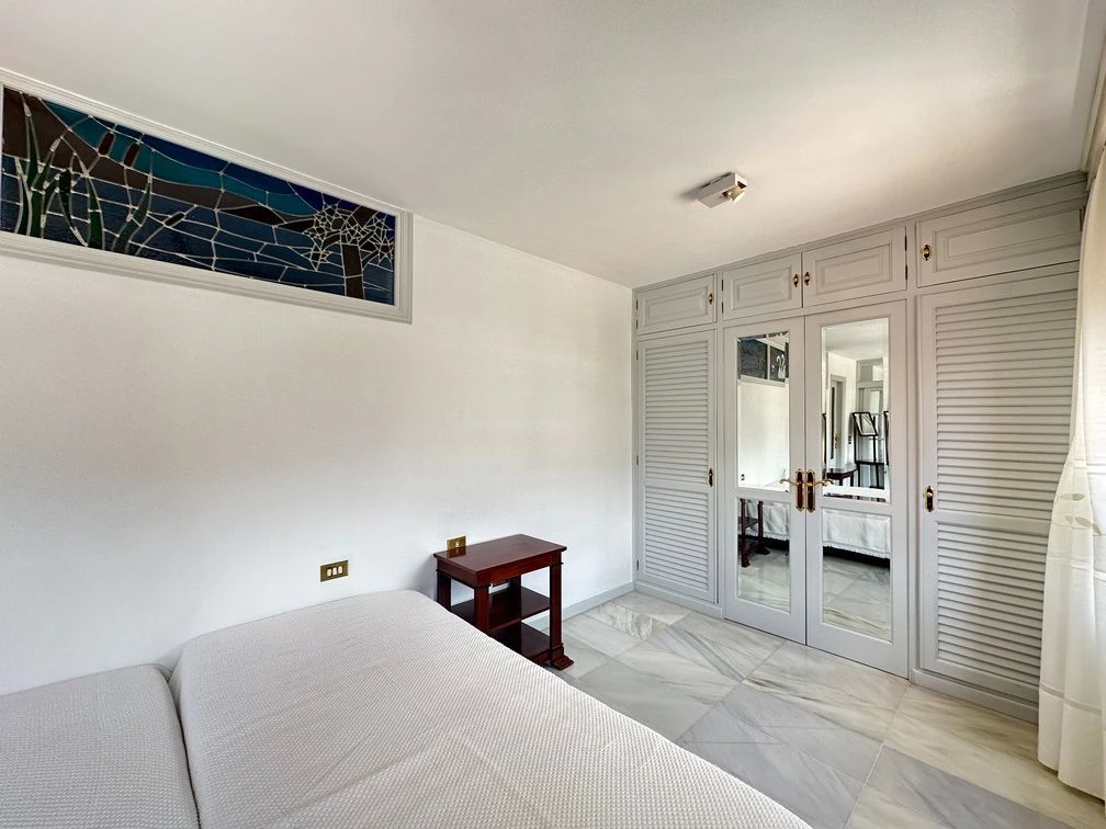 PISO CON VISTAS EN RESIDENCIAL ANAGA