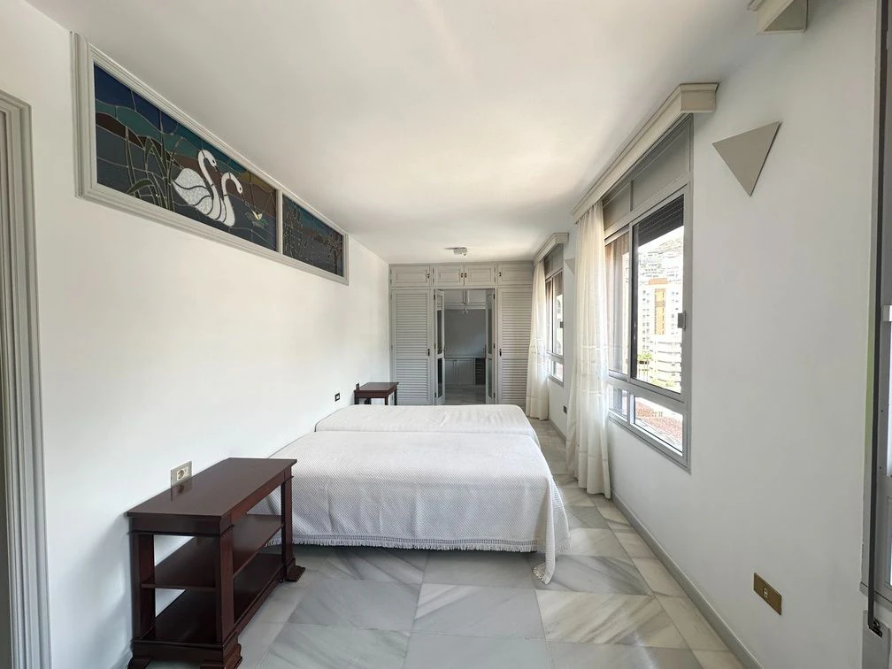 PISO CON VISTAS EN RESIDENCIAL ANAGA