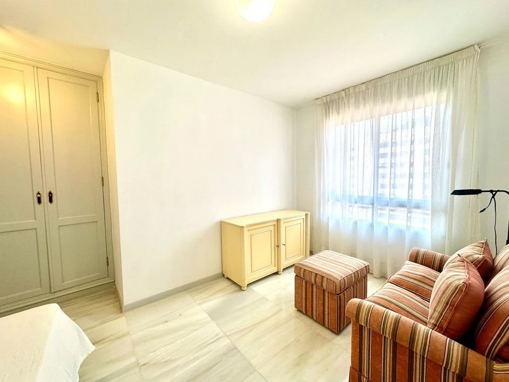 PISO CON VISTAS EN RESIDENCIAL ANAGA