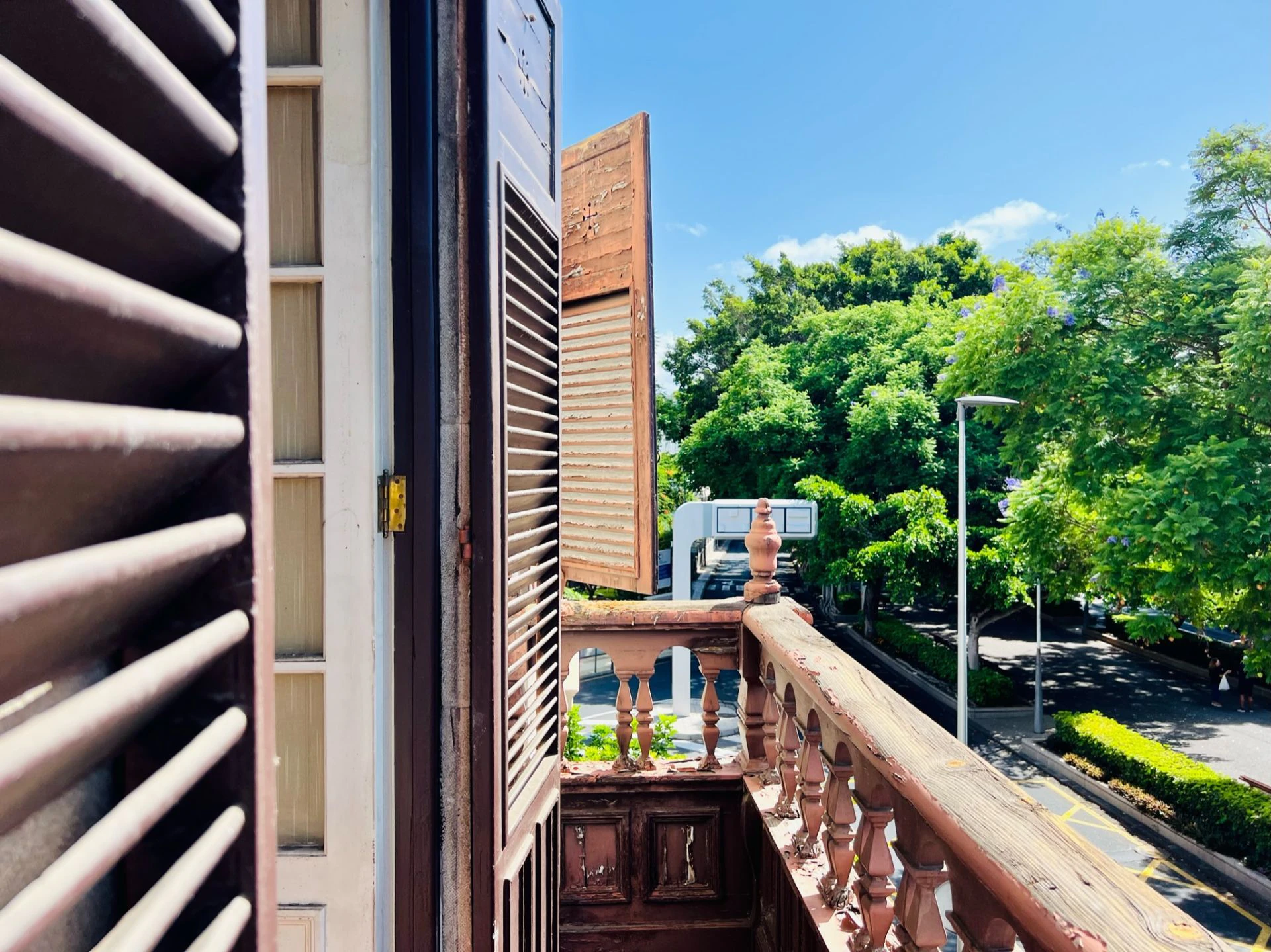 EDIFICIO EMBLEMÁTICO junto a la Rambla – Oportunidad Estratégica en Santa Cruz.
