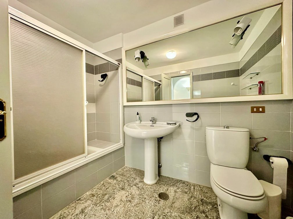 PISO CON VISTAS EN RESIDENCIAL ANAGA