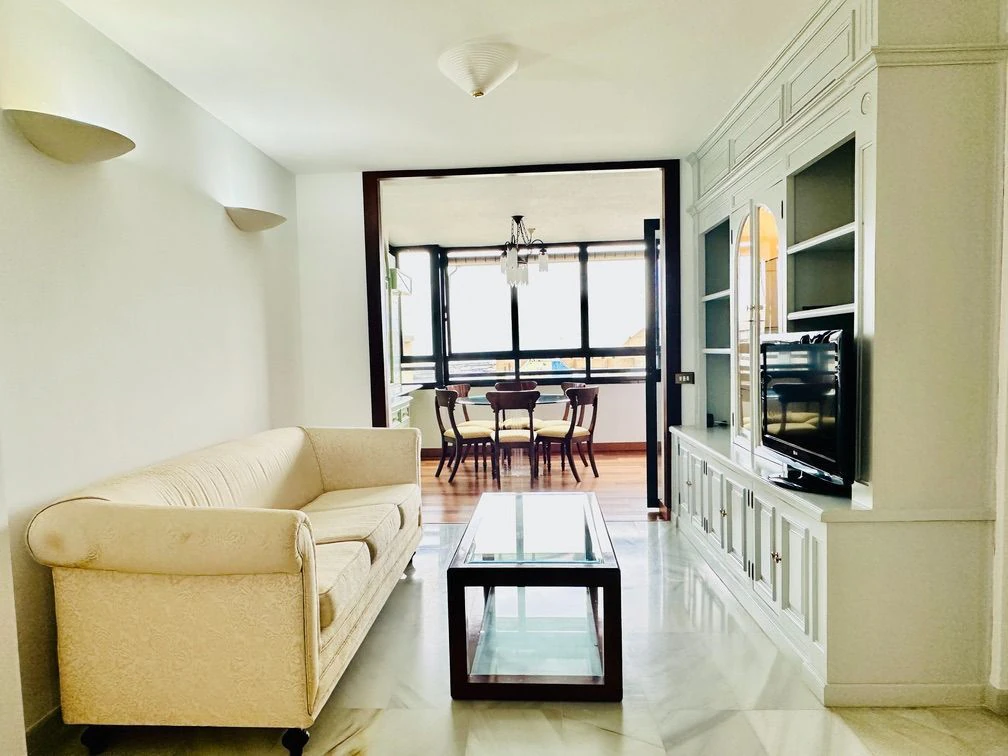 PISO CON VISTAS EN RESIDENCIAL ANAGA