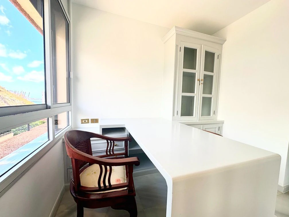 PISO CON VISTAS EN RESIDENCIAL ANAGA