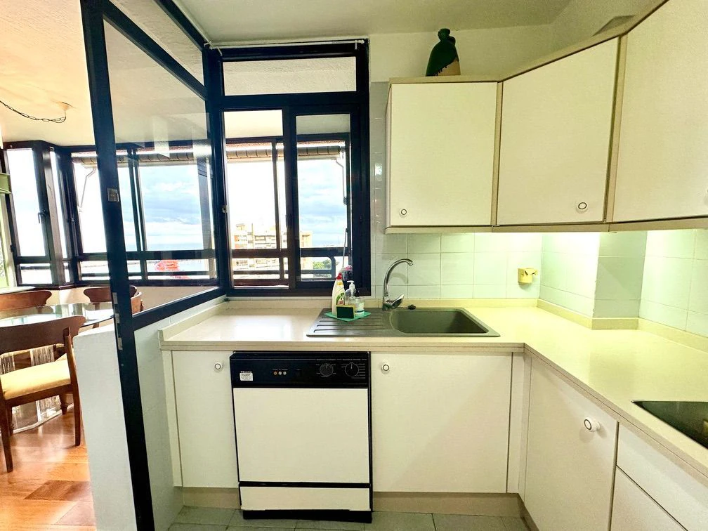 PISO CON VISTAS EN RESIDENCIAL ANAGA
