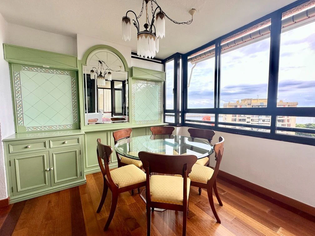 PISO CON VISTAS EN RESIDENCIAL ANAGA