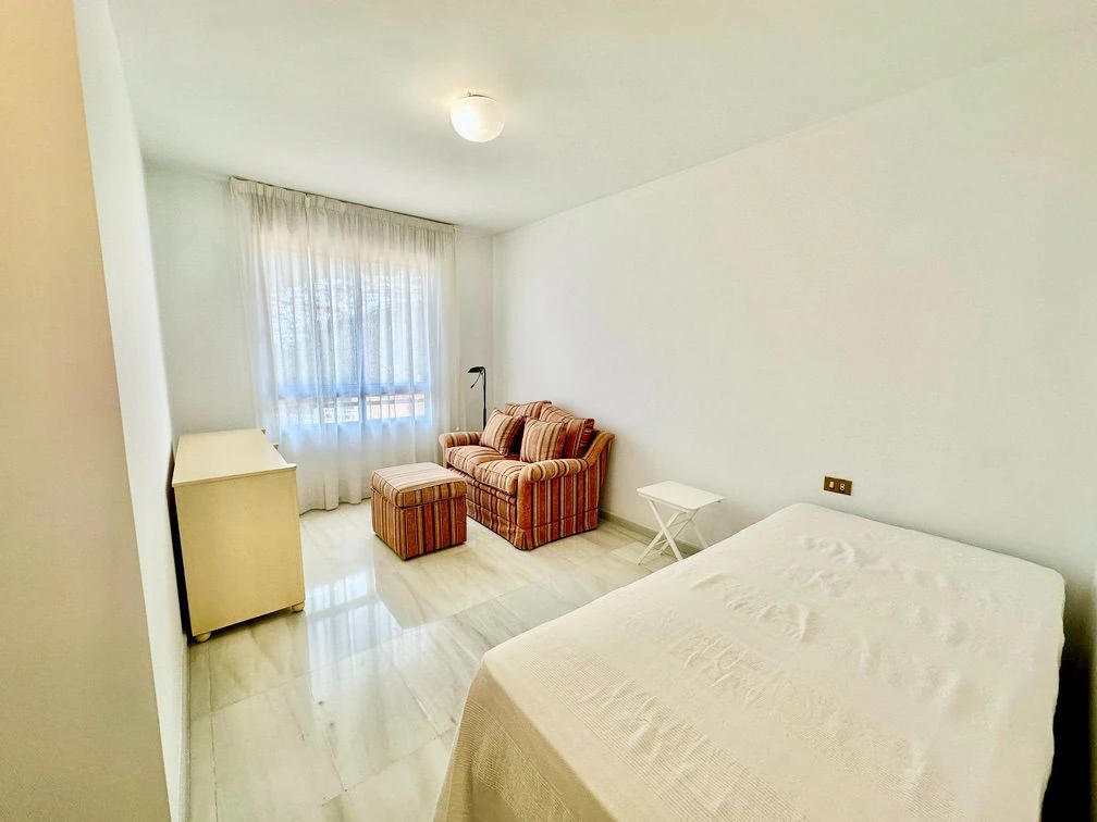 PISO CON VISTAS EN RESIDENCIAL ANAGA