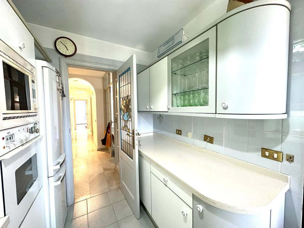 PISO CON VISTAS EN RESIDENCIAL ANAGA