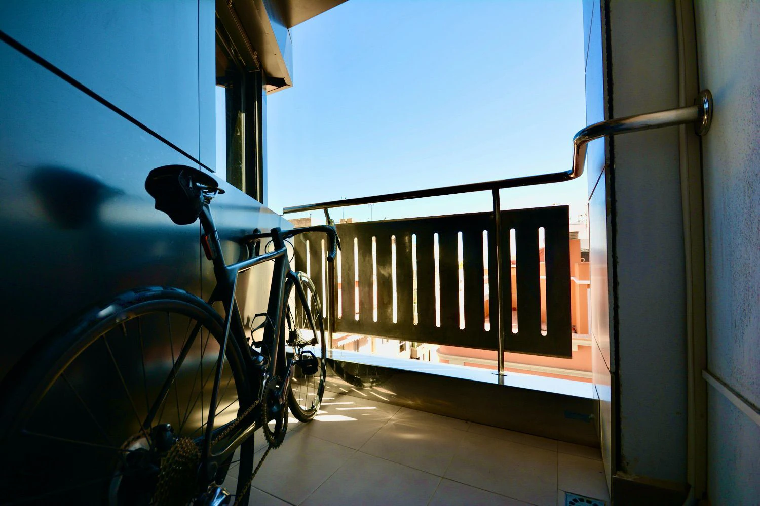 PENTHOUSE AVEC TERRASSE PRIVÉE ET PANNEAUX SOLAIRES AU CENTRE DE SANTA CRUZ