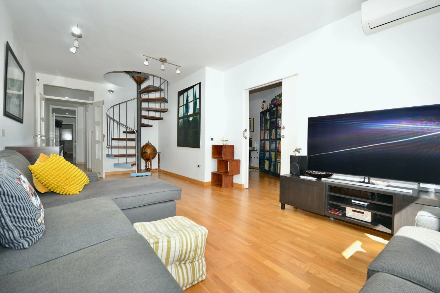 PENTHOUSE AVEC TERRASSE PRIVÉE ET PANNEAUX SOLAIRES AU CENTRE DE SANTA CRUZ