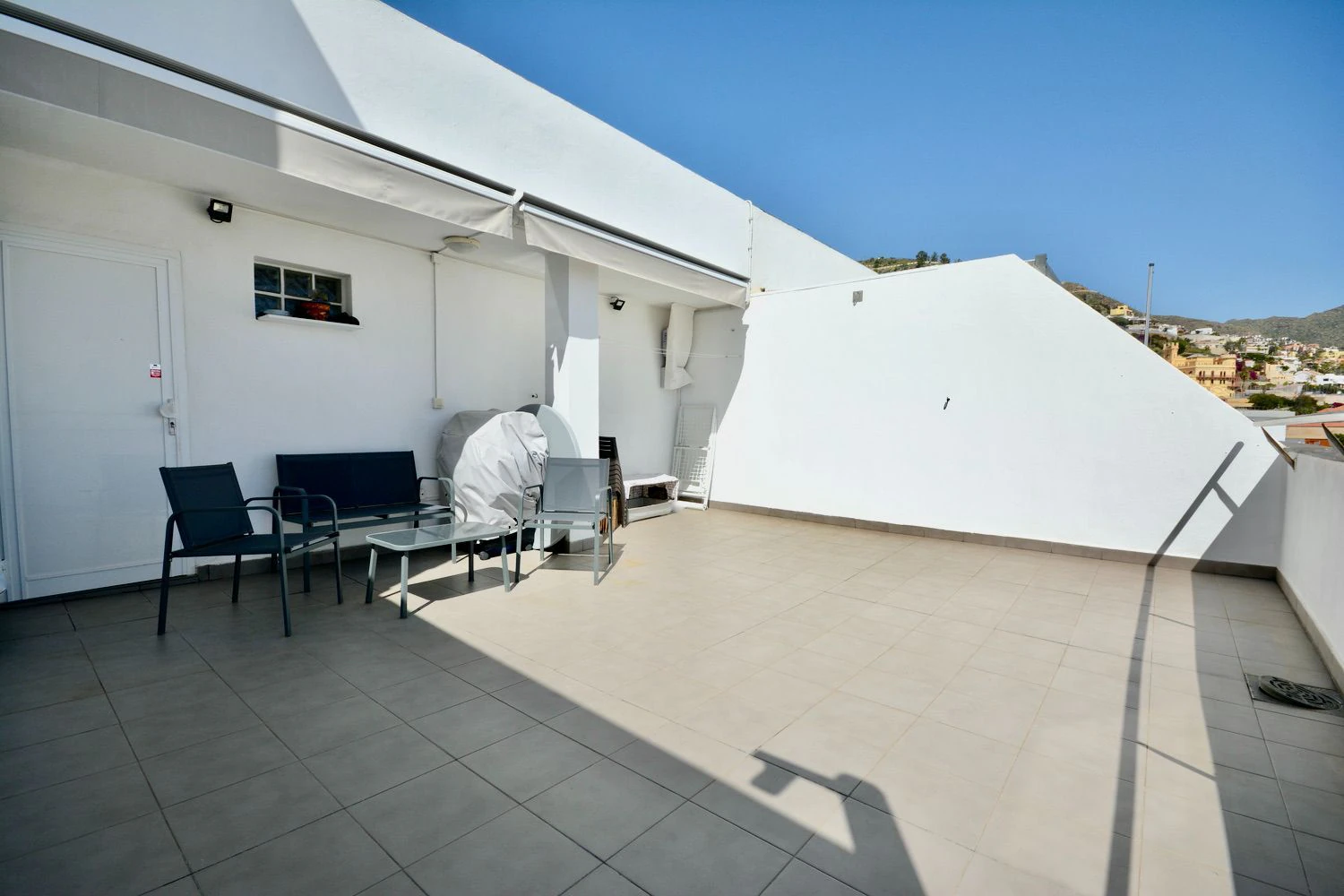 PENTHOUSE AVEC TERRASSE PRIVÉE ET PANNEAUX SOLAIRES AU CENTRE DE SANTA CRUZ