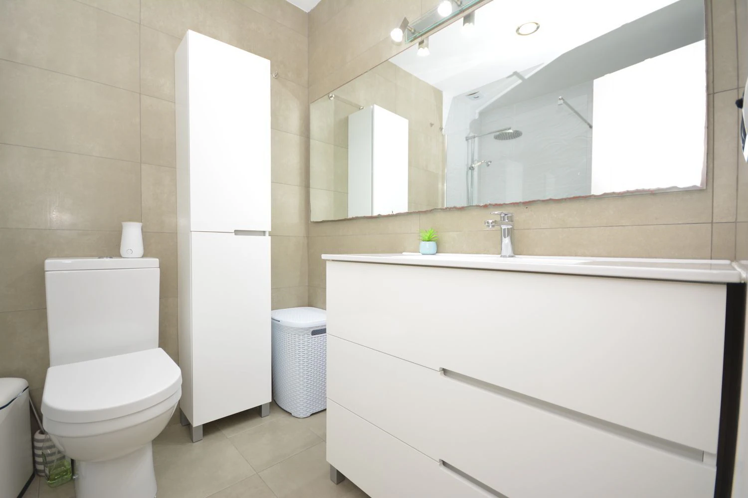 PENTHOUSE AVEC TERRASSE PRIVÉE ET PANNEAUX SOLAIRES AU CENTRE DE SANTA CRUZ