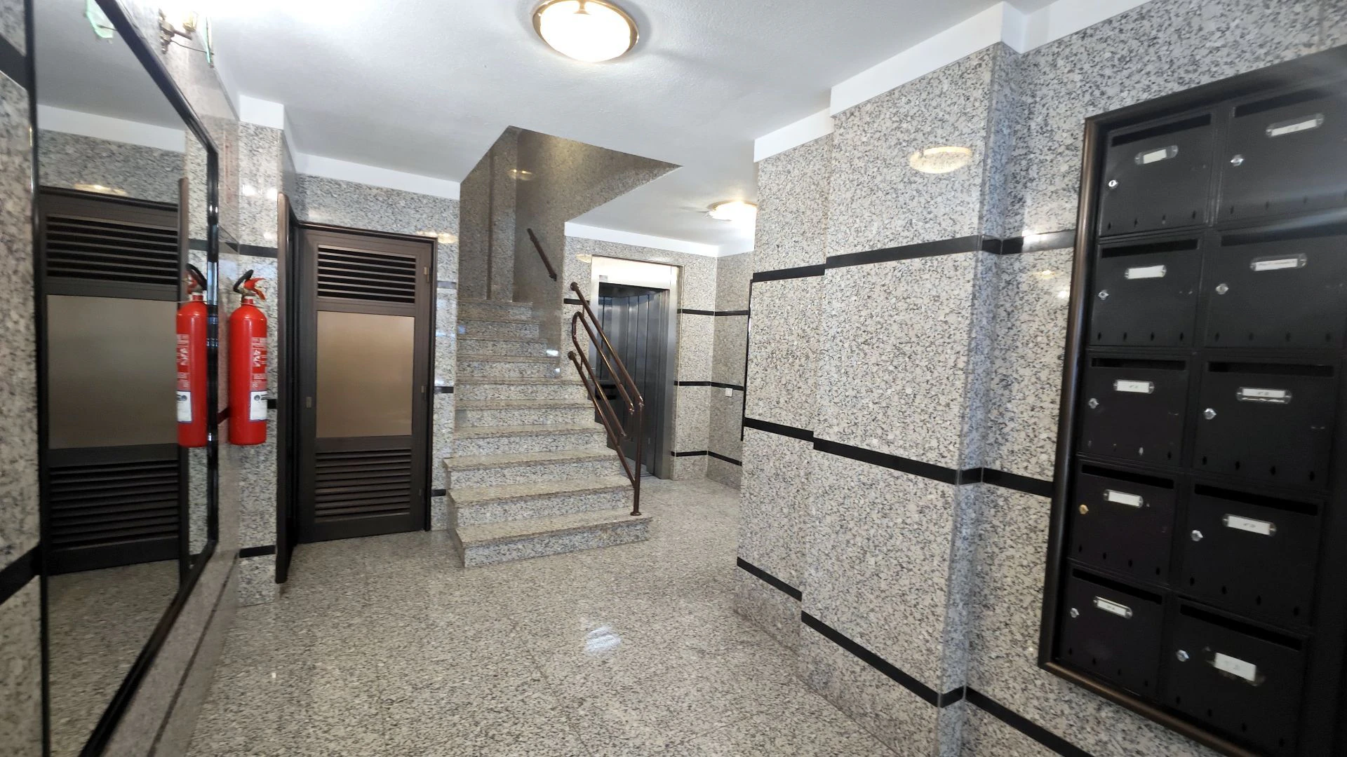 Oficina céntrica con ascensor y aseo