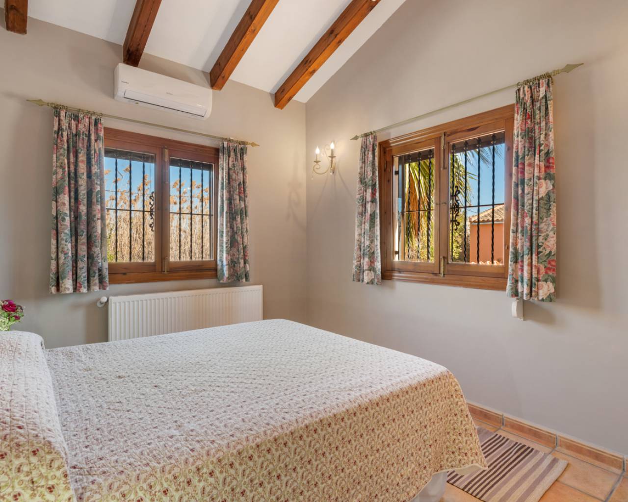 Venta. Villa en Catral