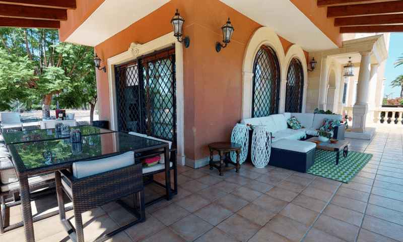 Venta. Villa en Elche