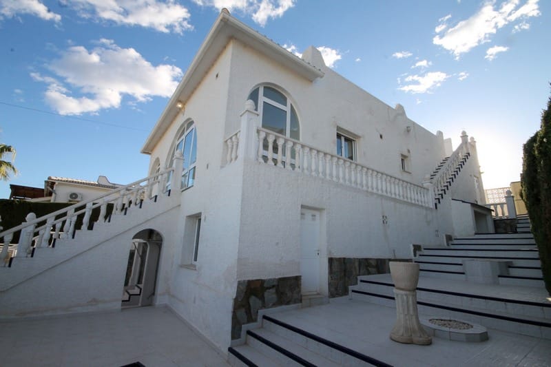 Venta. Villa en San Miguel de Salinas