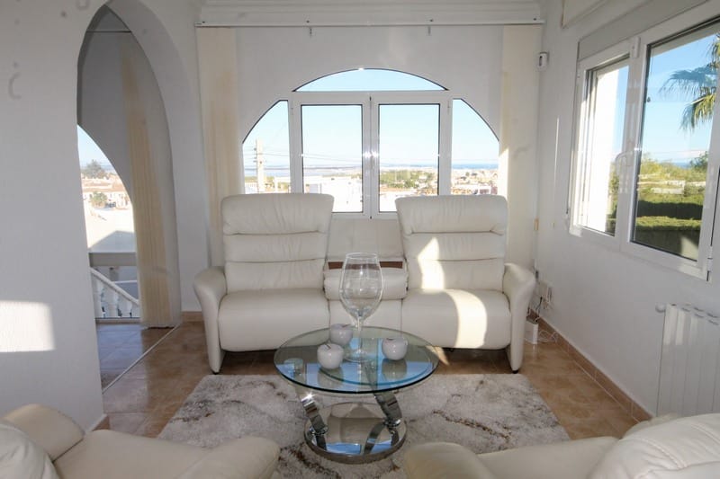Venta. Villa en San Miguel de Salinas