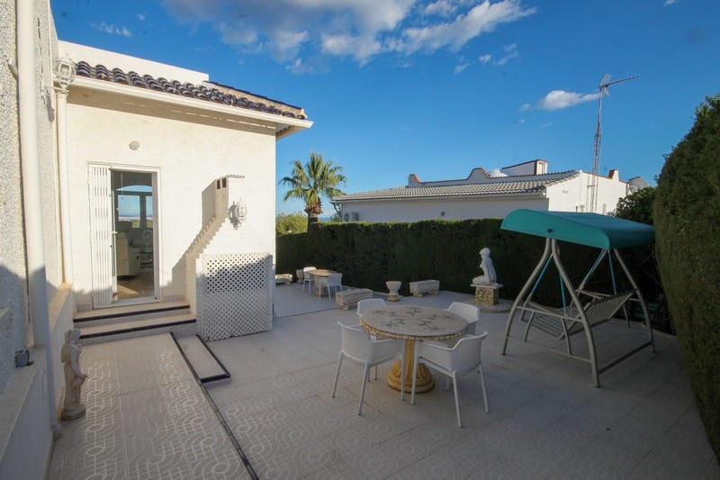 Venta. Villa en San Miguel de Salinas