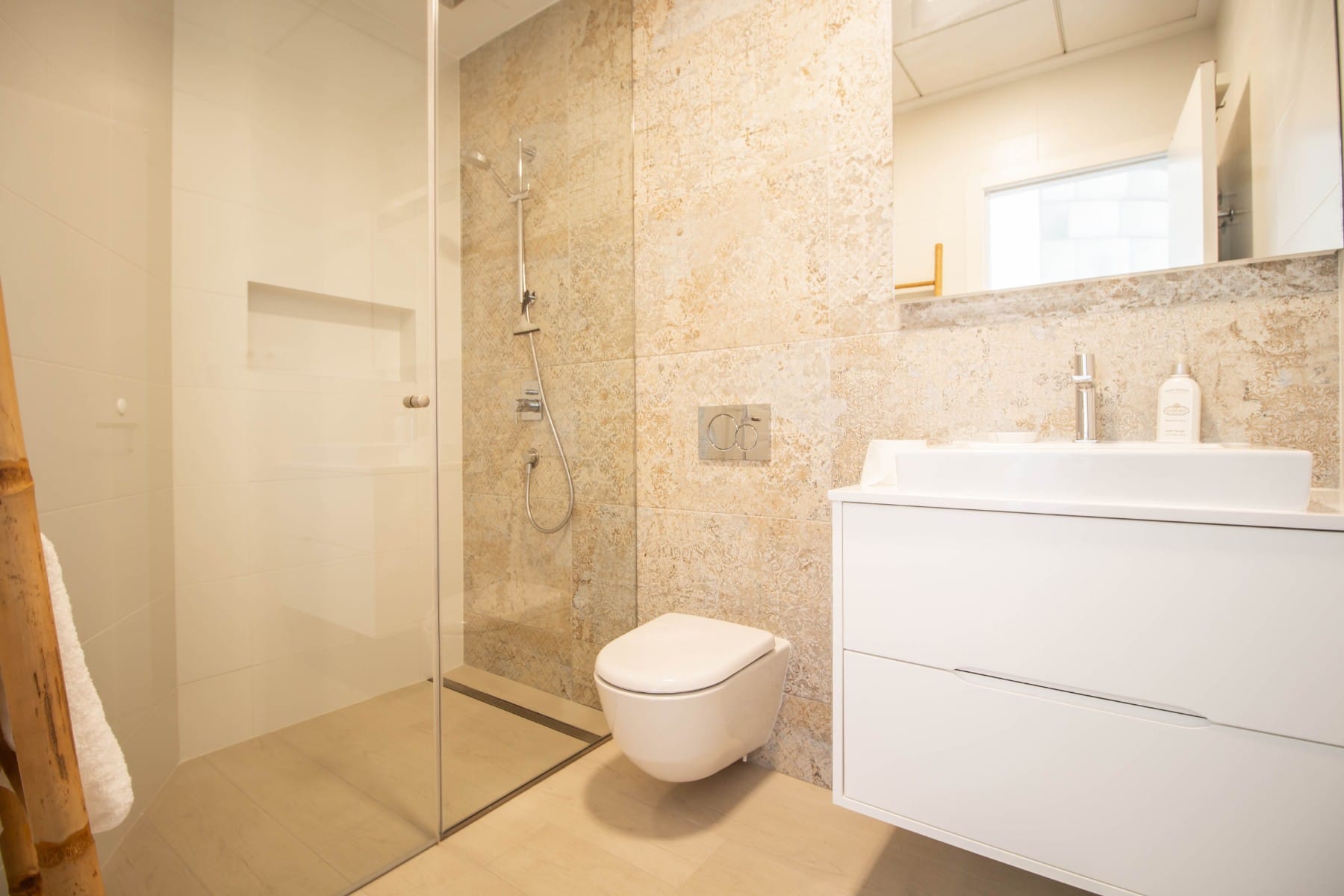 Venta. Apartment en Las Colinas Golf Resort