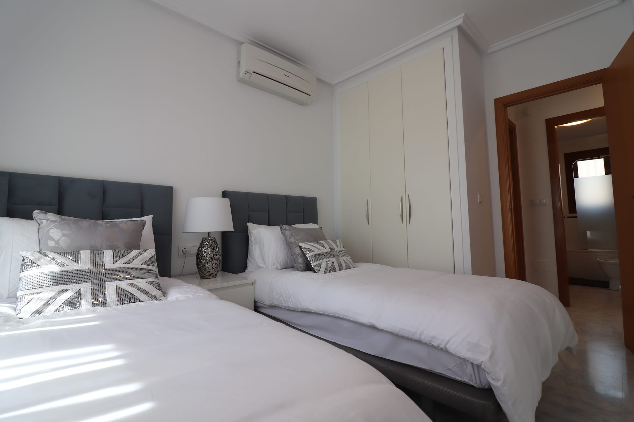 Venta. Villa en Algorfa