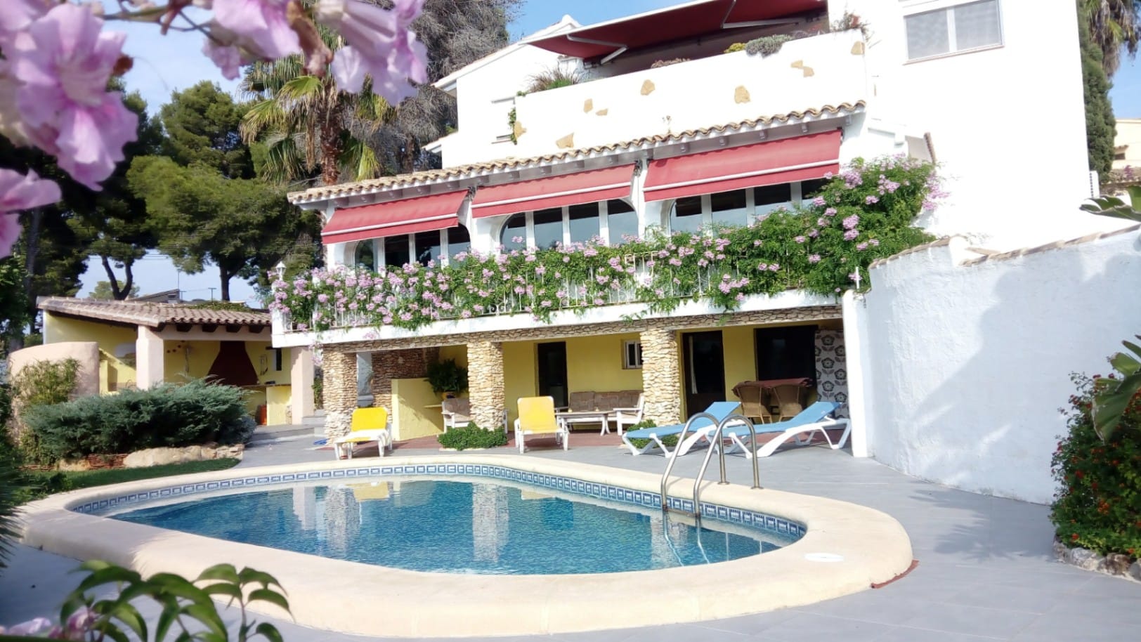 Geräumige, traditionelle Meerblickvilla in Moraira zum Verkauf