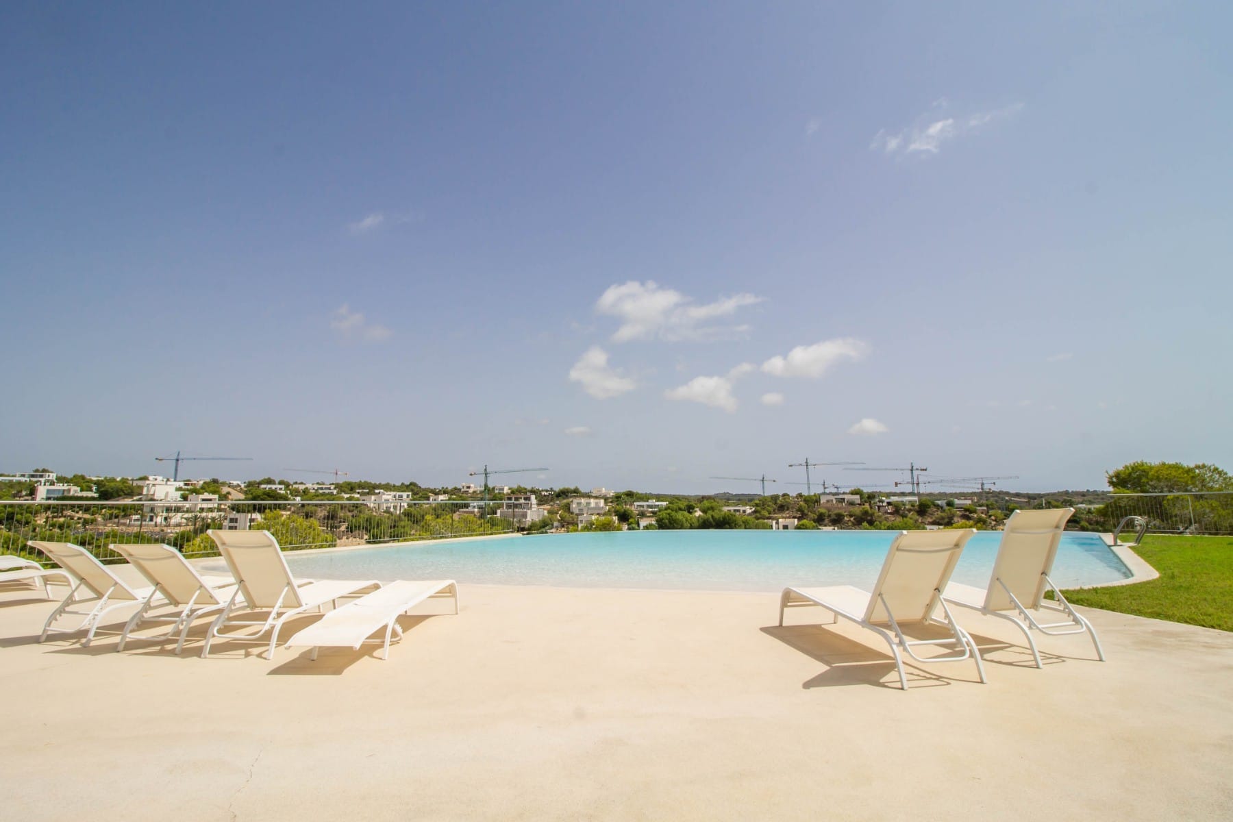Venta. Apartment en Las Colinas Golf Resort