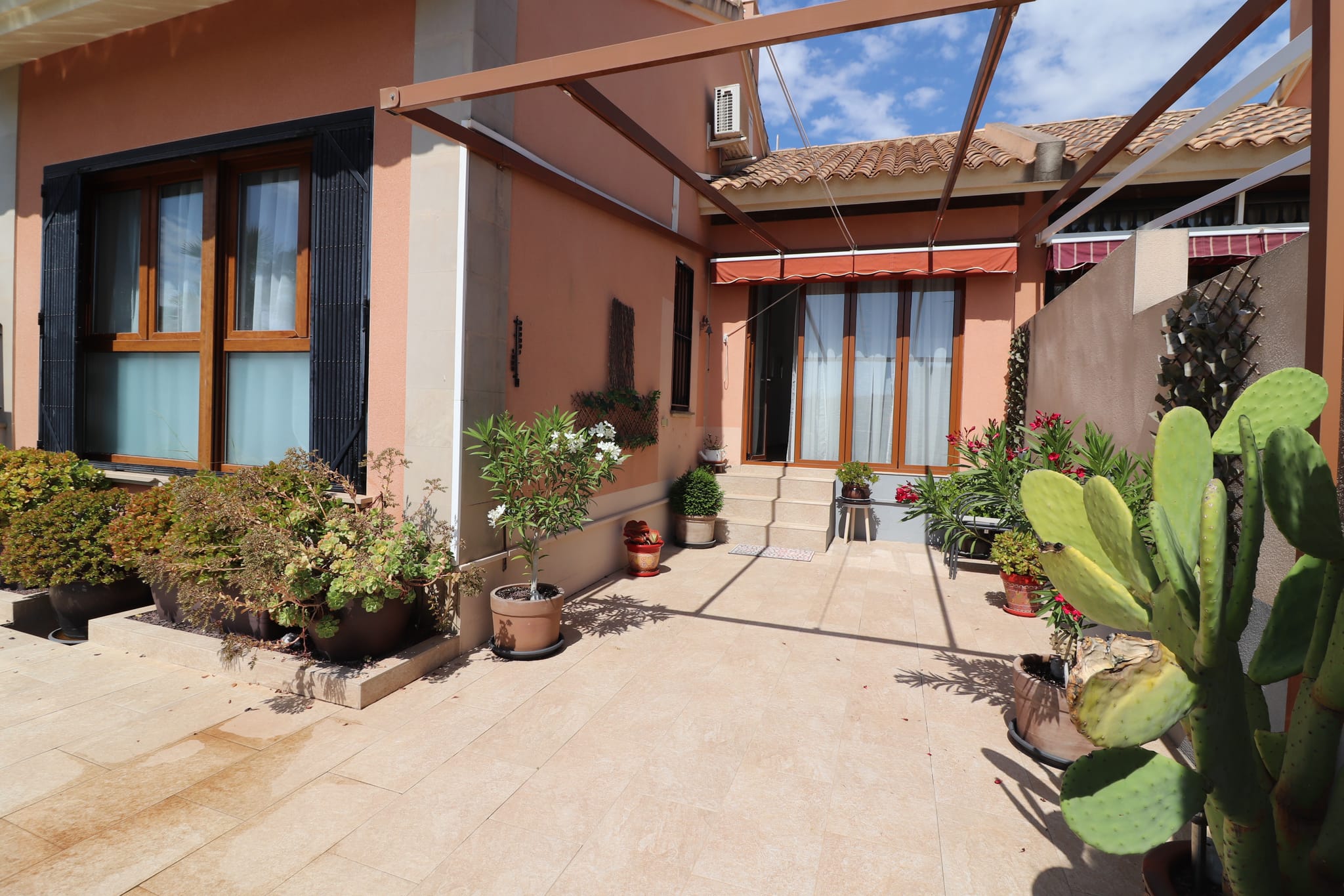 Venta. Villa en Algorfa