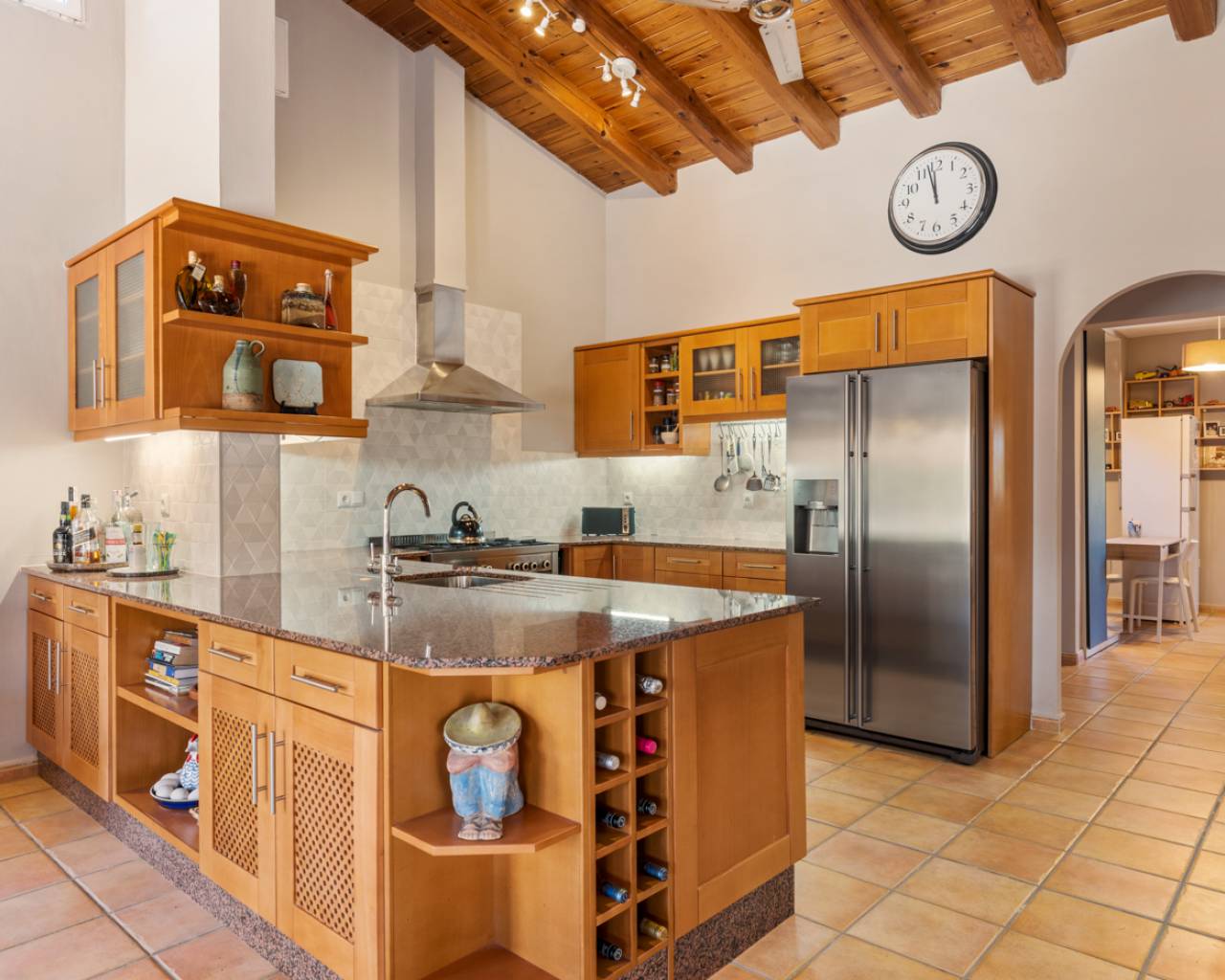 Venta. Villa en Catral