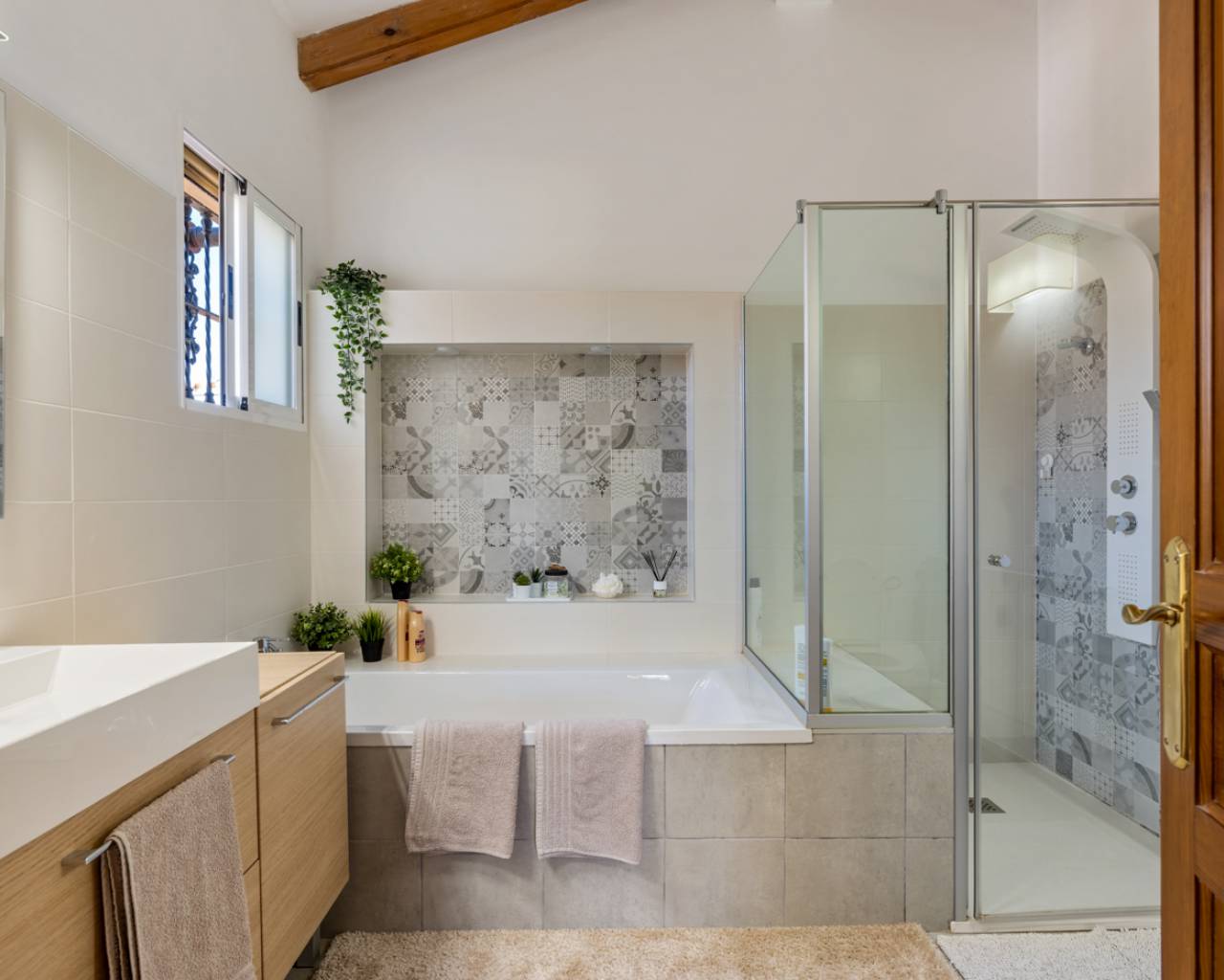 Venta. Villa en Catral