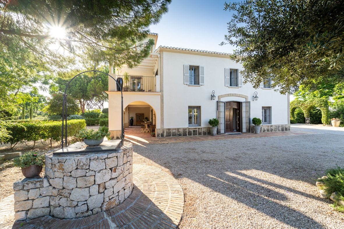 Beautiful manor house just a stone's throw from Dénia.