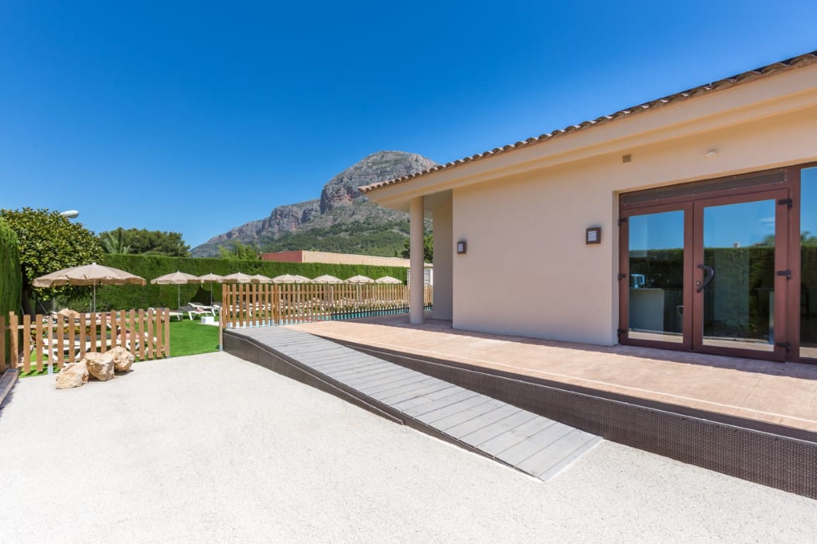 Venta. Commercial Unit en Javea
