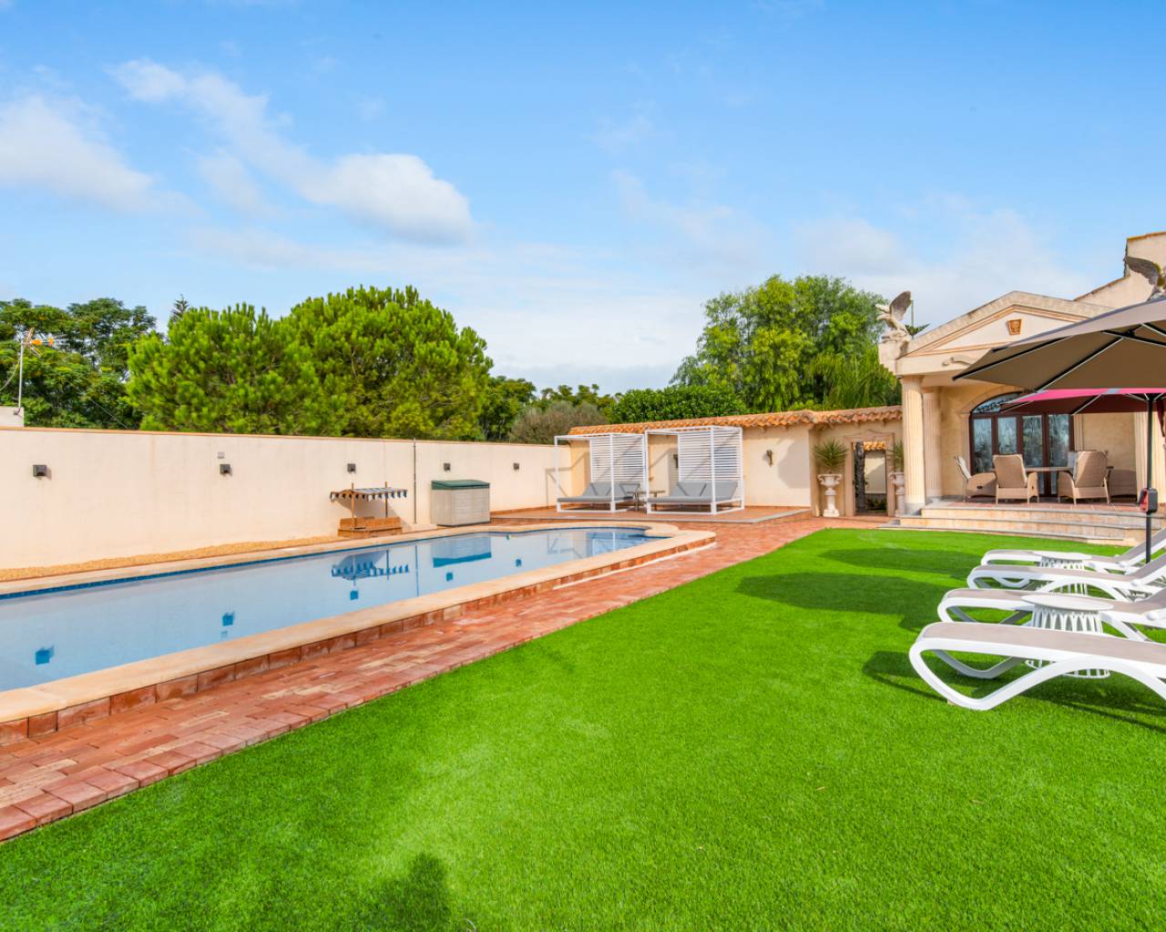 Venta. Villa en Daya Vieja