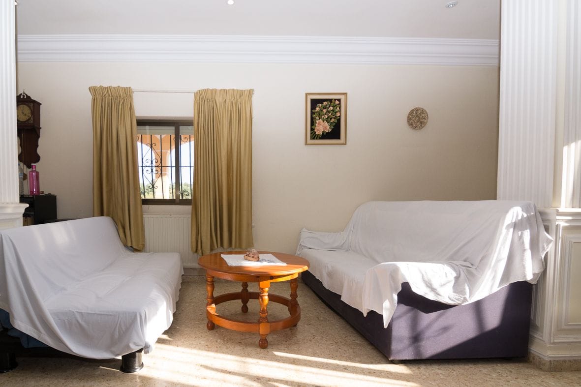 Large villa with guest house close to the beach.