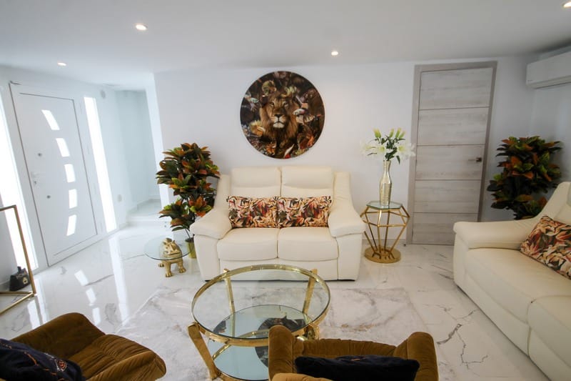 Venta. Villa en San Miguel de Salinas