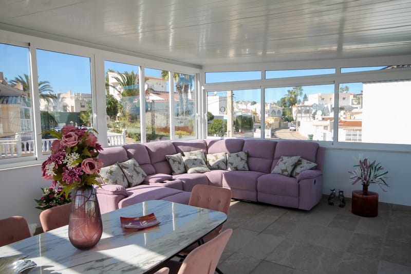 Venta. Villa en San Miguel de Salinas