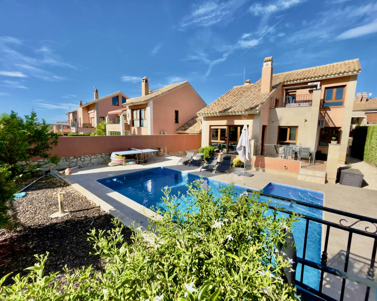 Venta. Villa en Algorfa