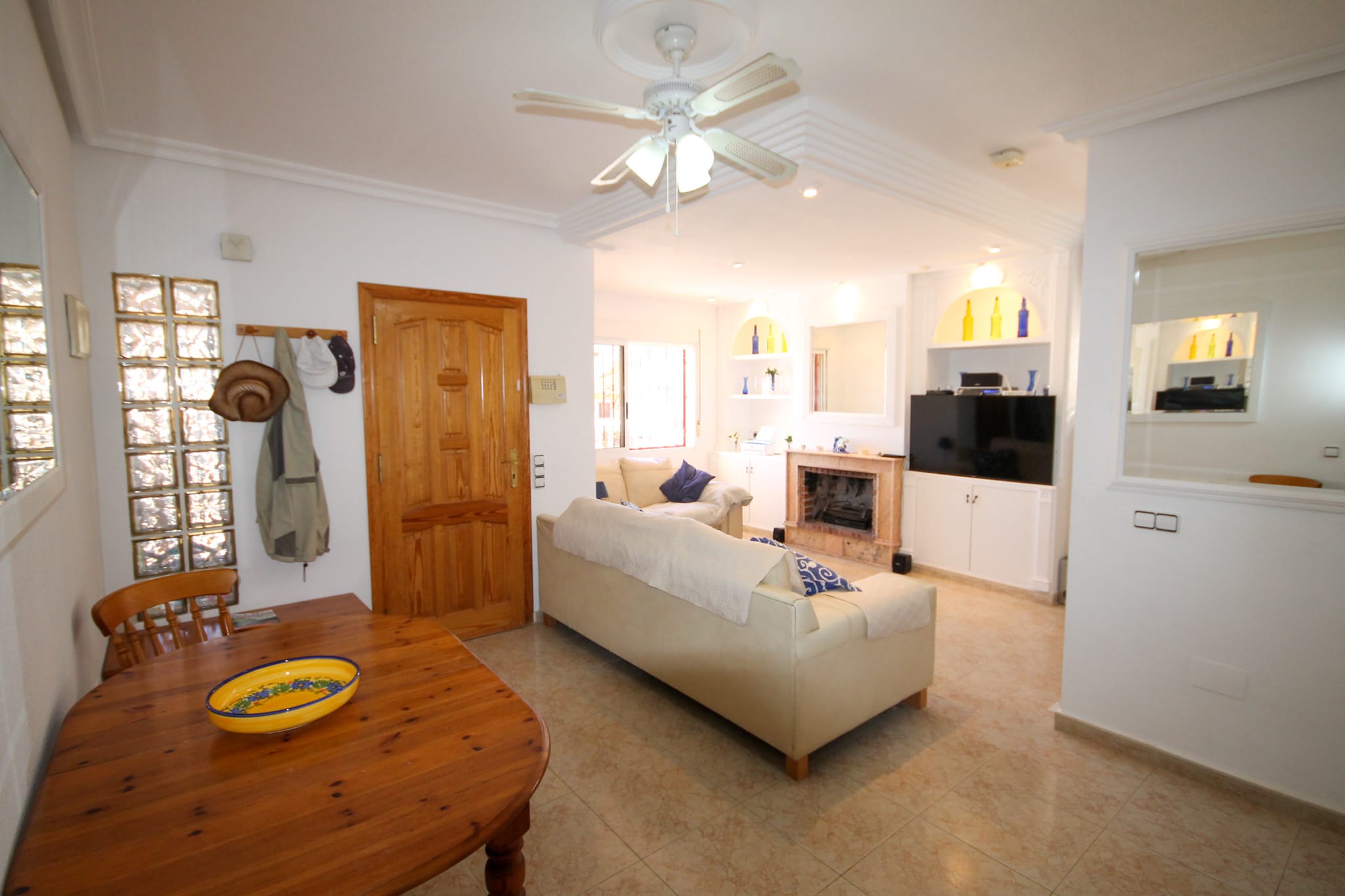 Venta. Villa en San Miguel de Salinas