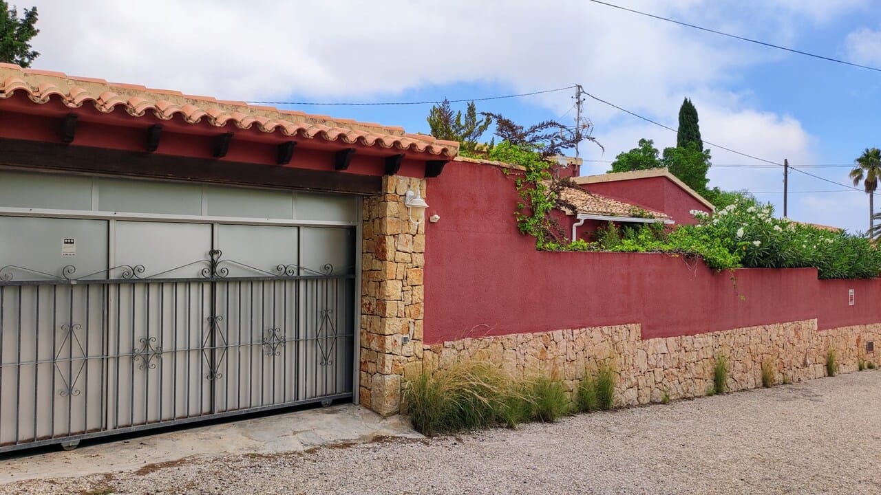 Venta. Villa en Denia