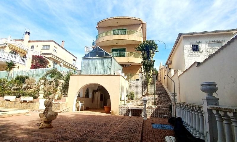 Venta. Villa en Pinar De Campoverde