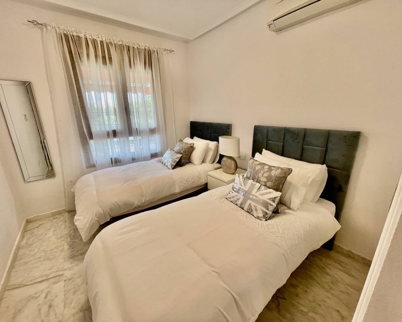Venta. Villa en Algorfa