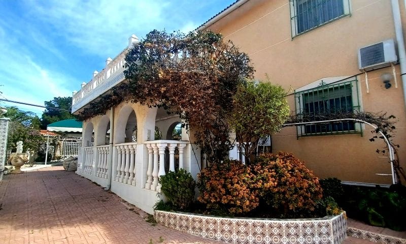 Venta. Villa en Pinar De Campoverde