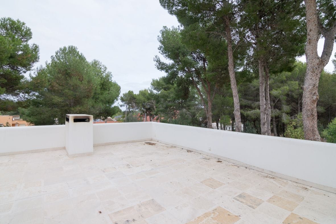 Modern villa in Las Rotas.