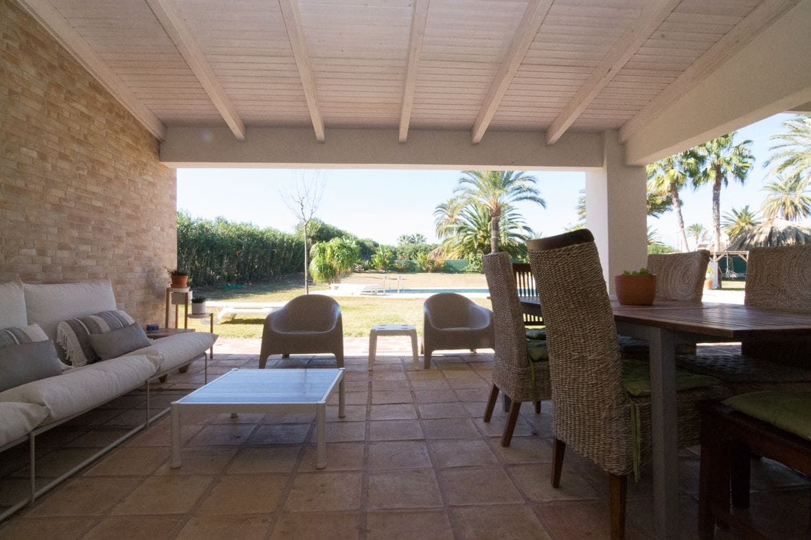 Mediterrane Villa mit großem Grundstück.