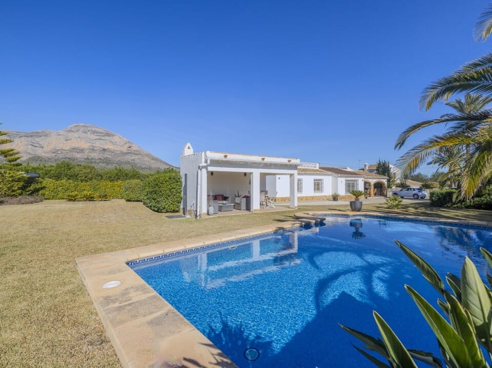Verkoop. Villa in Javea
